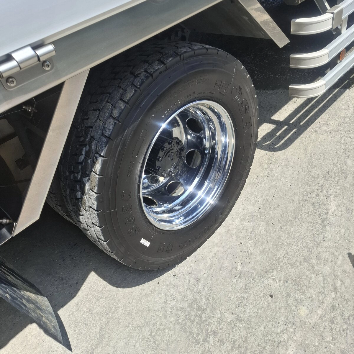 スチールメッキホイール PLATINUM SPARK 19.5×6.75インチ 8穴 新ISO リア用