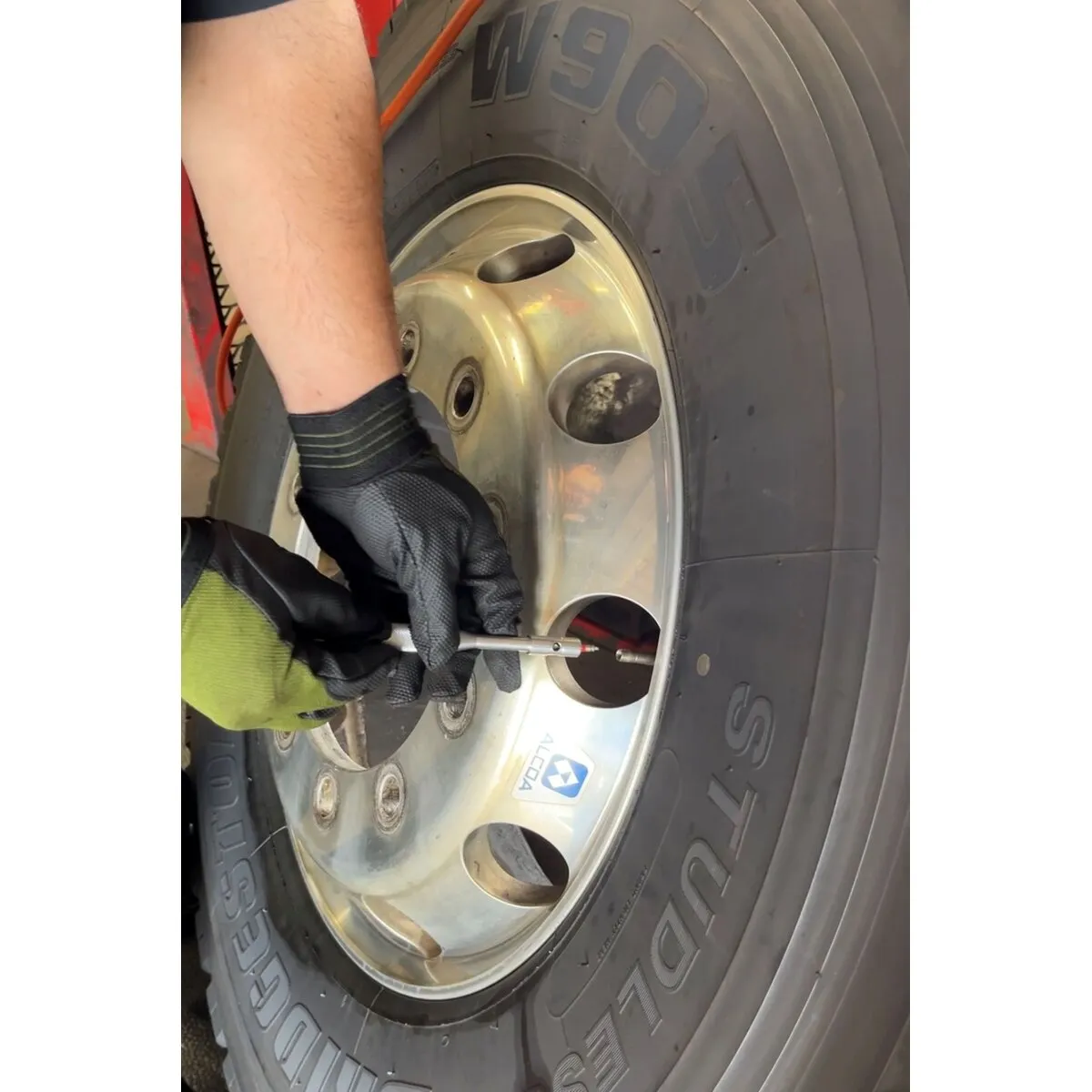 ソケット虫回し