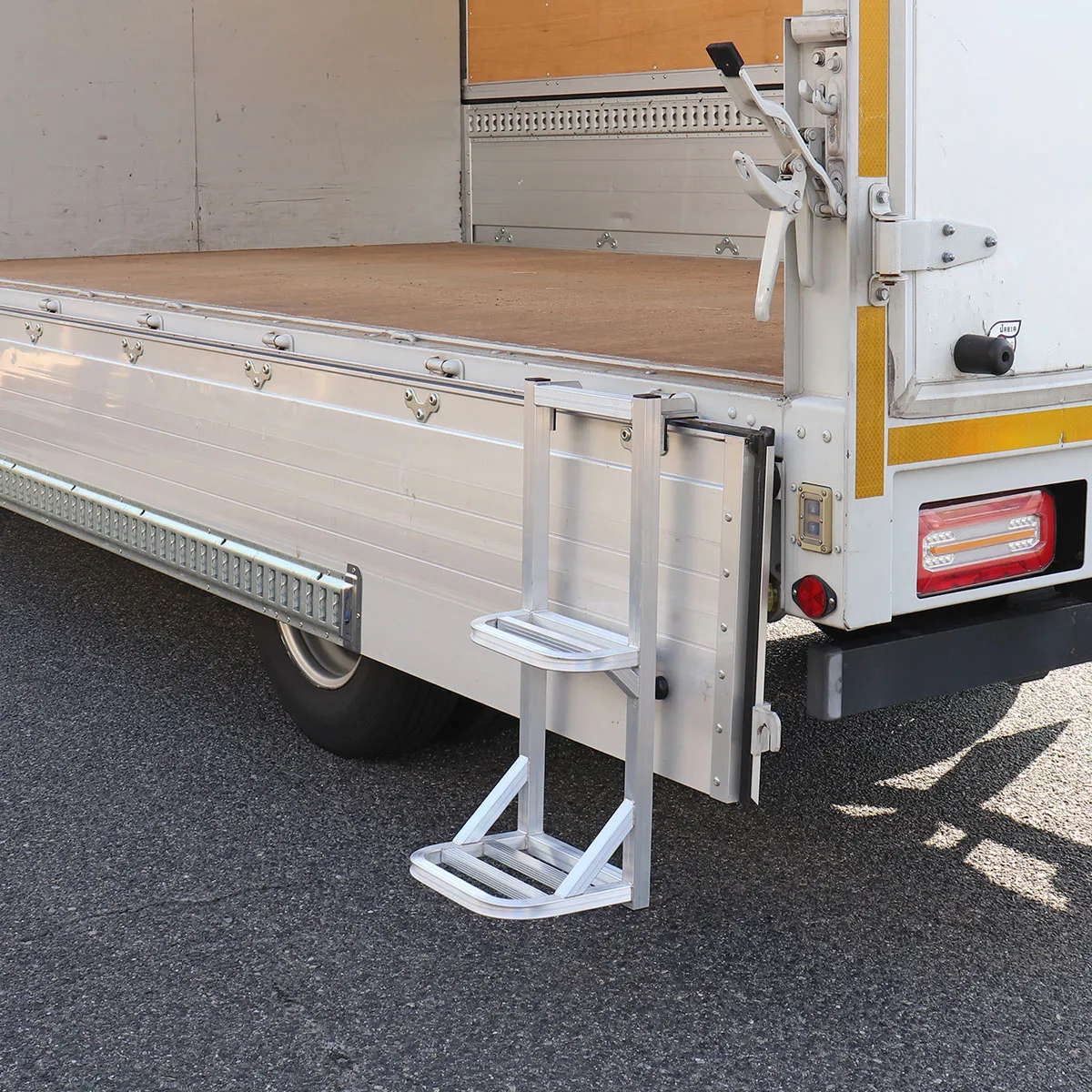 荷台アクセスハシゴ