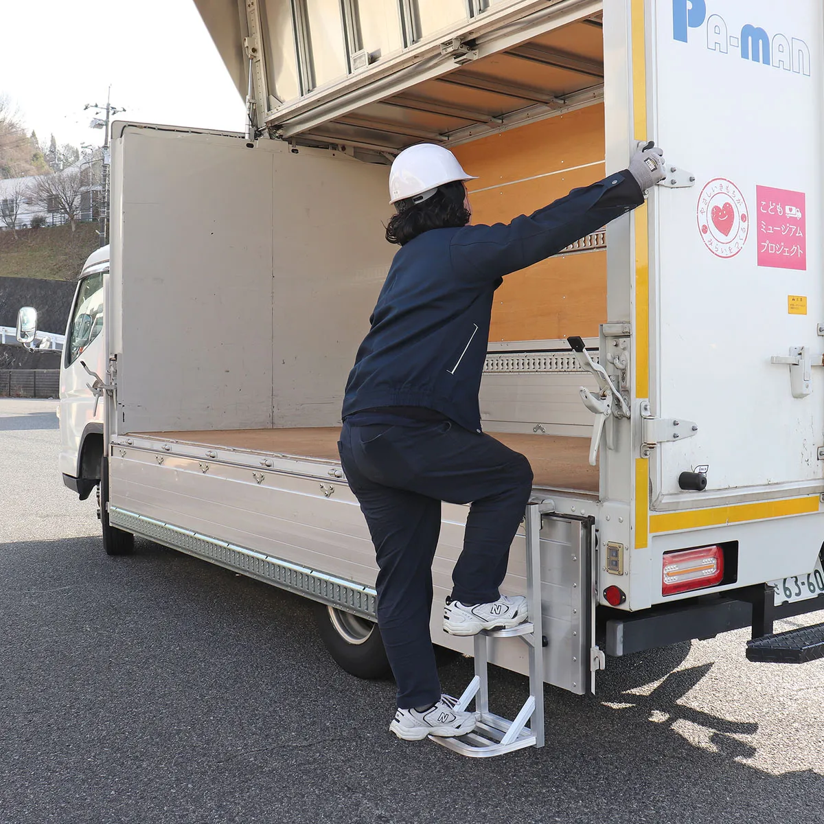 荷台アクセスハシゴ