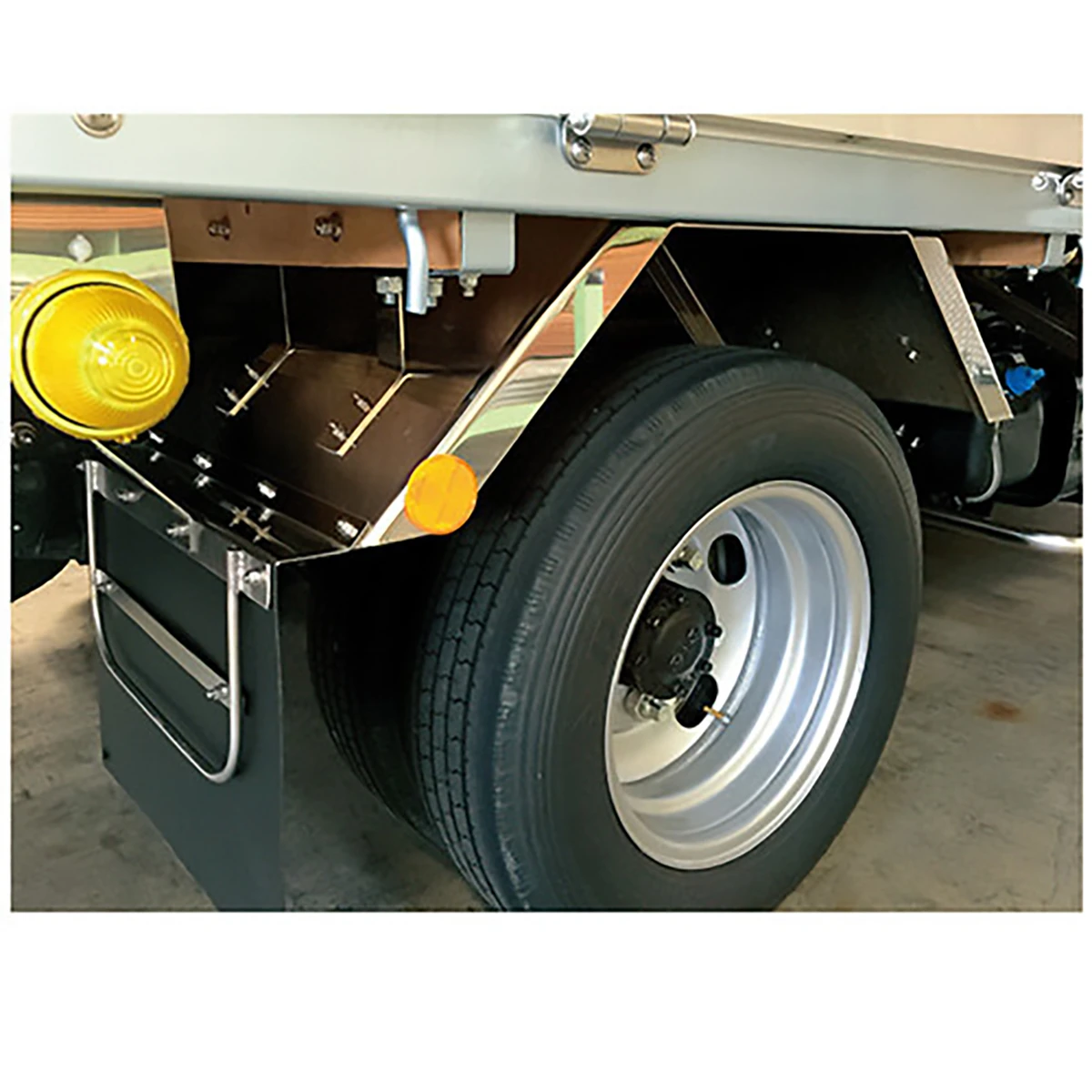 公式】パーマンショップ-ステンレスフェンダー角 中型車用