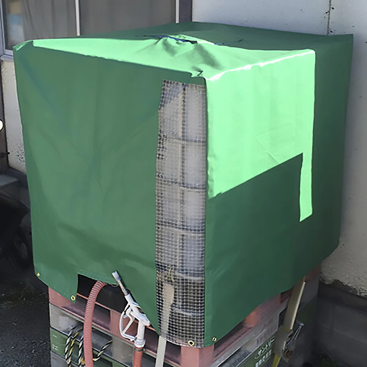 VOLVO ボルボ　FH アドブルータンクカバー　美品 スターネオン | AdBlue Tank Cover for VOLVO FH4 <アドブルー